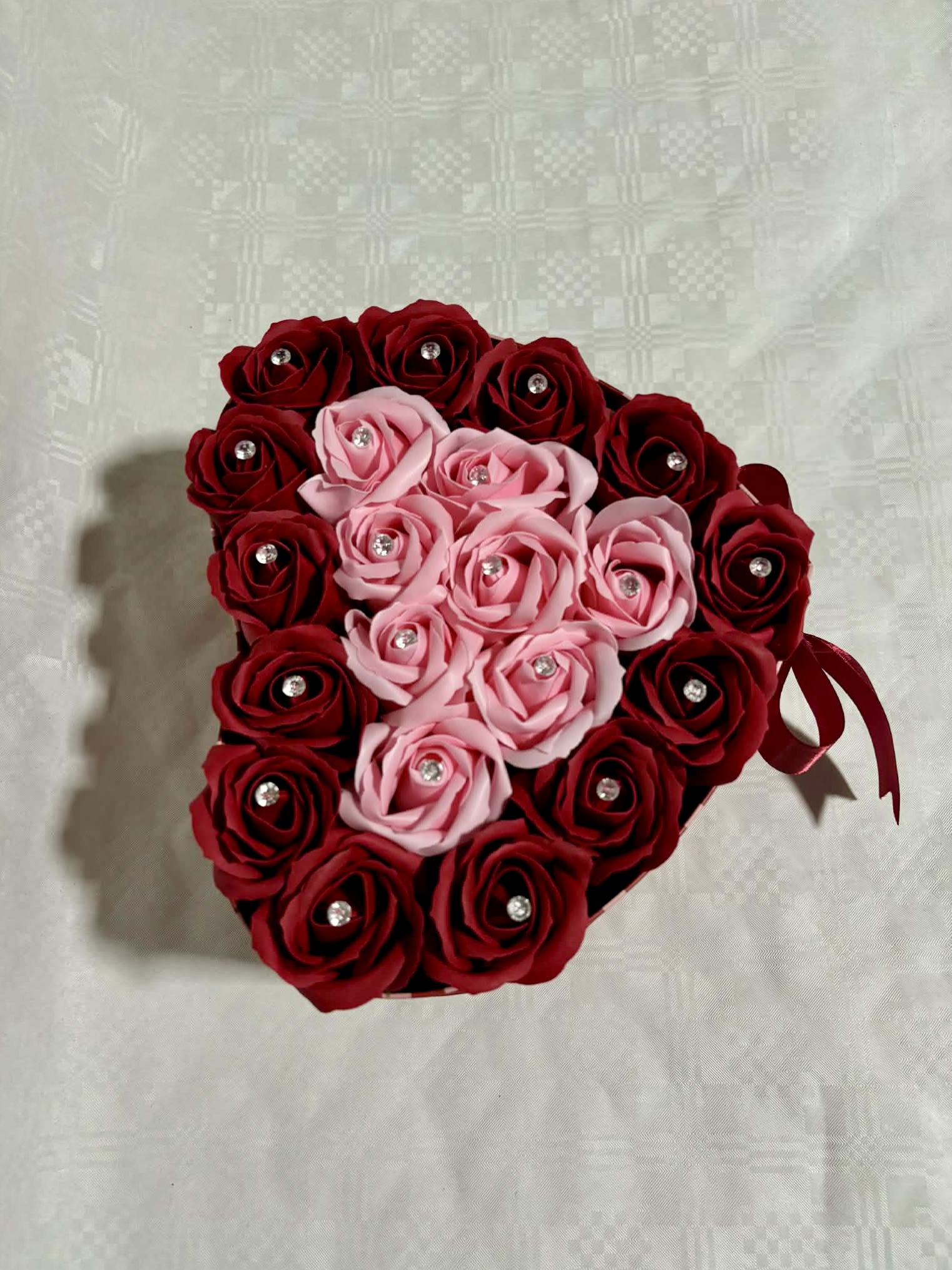 Романтично сърце с червени и розови рози 2