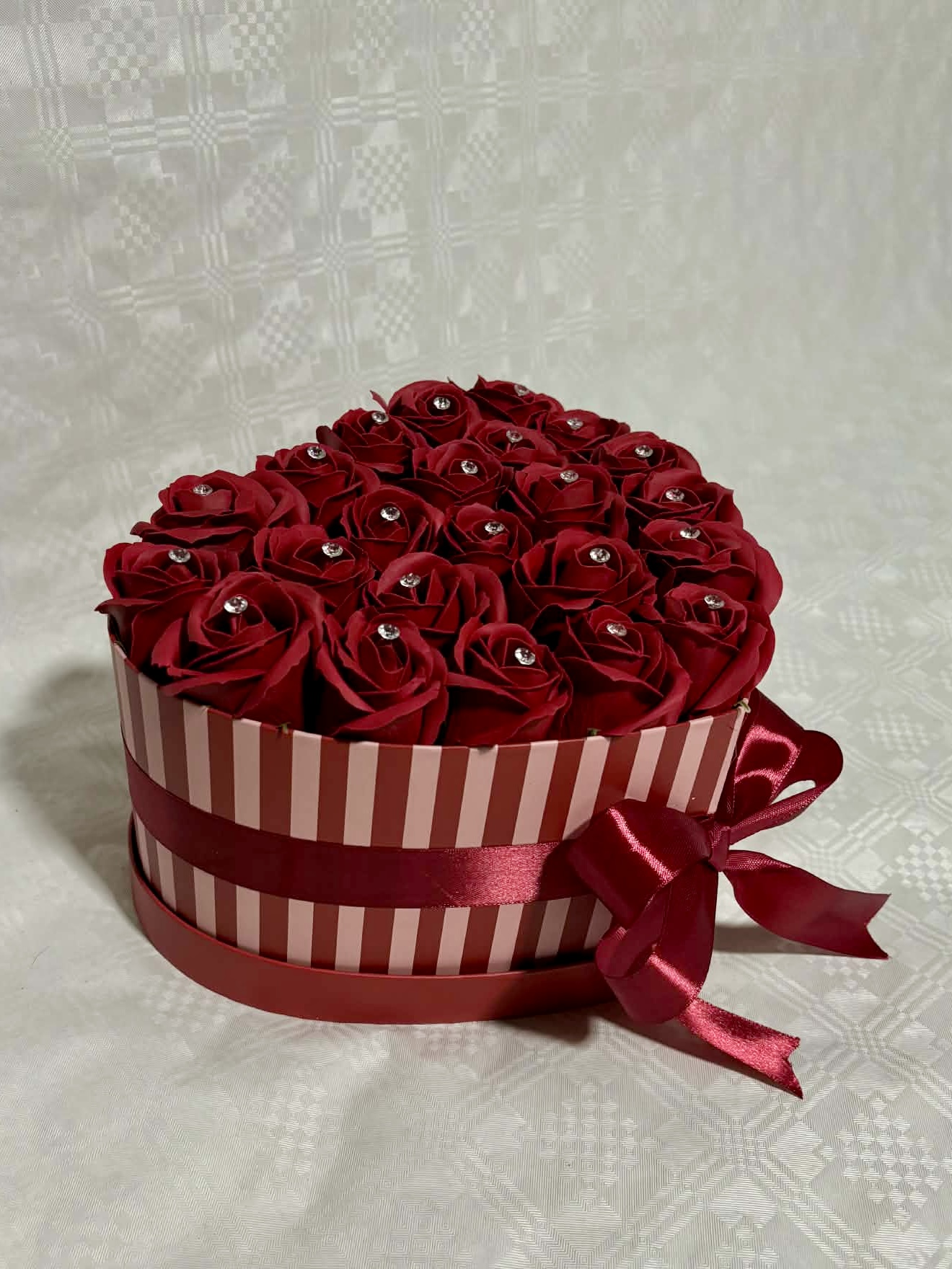 Луксозно червено сърце с вечни рози и кристали 3