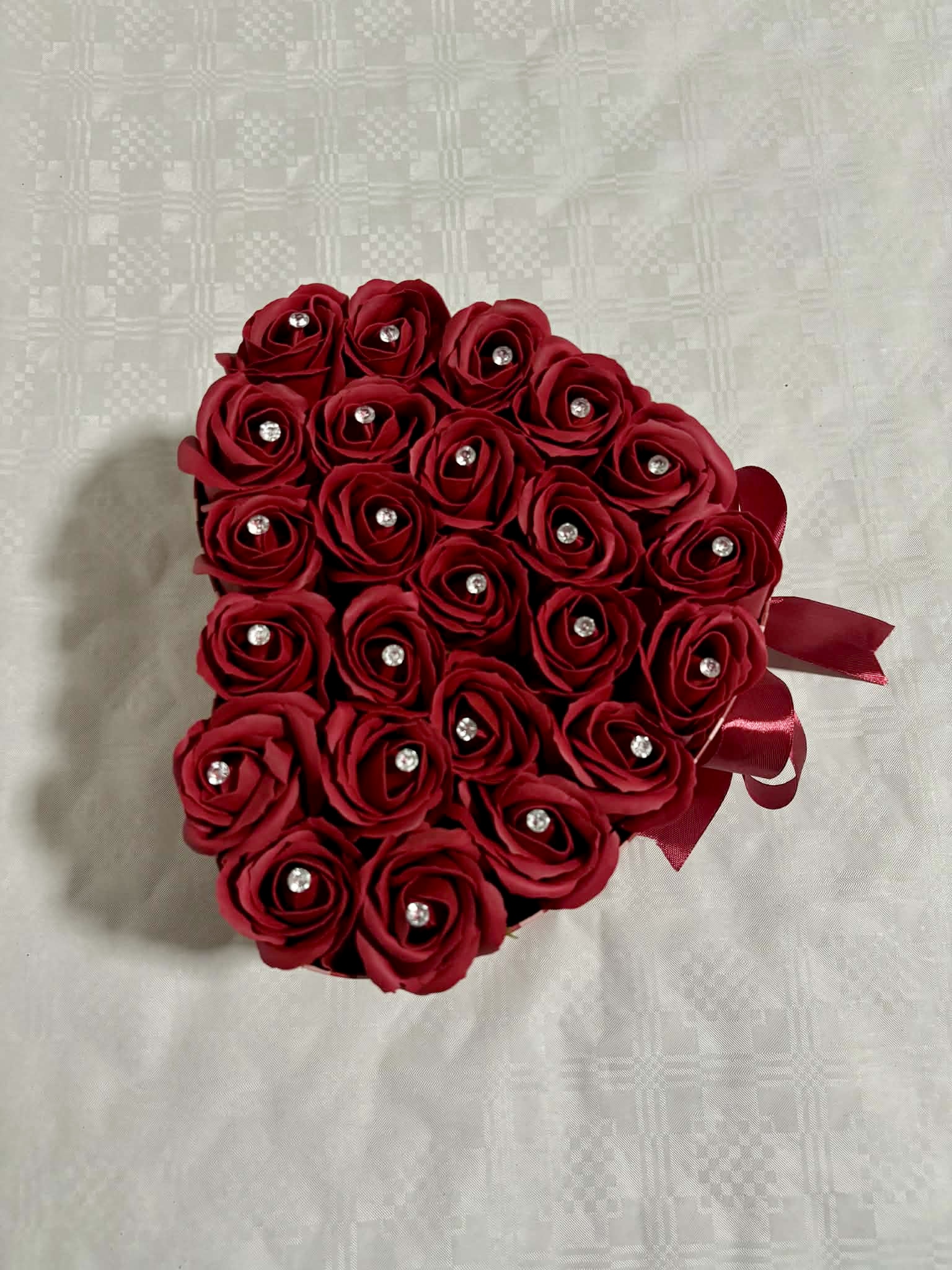 Луксозно червено сърце с вечни рози и кристали 2